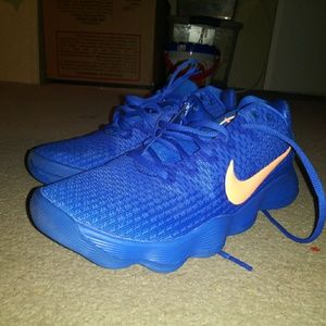 Nike men's basketball shoe